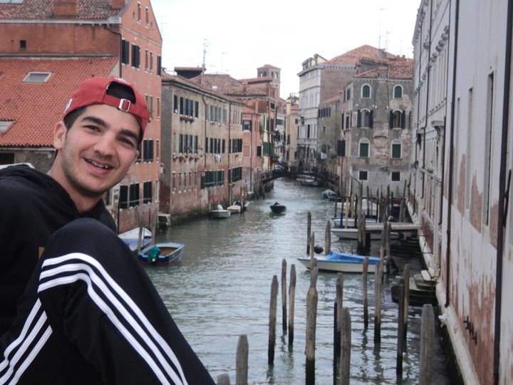 g_han33's profile picture. A good pizza maker, loving German and American cars, I'm quite against to racism all the time.btw a little standpatter