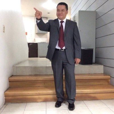 Contador, maestro, articulista, inquieto y responsable irresponsable; patan estudiado, fan del sofa, amigo hasta de mis enemigos....