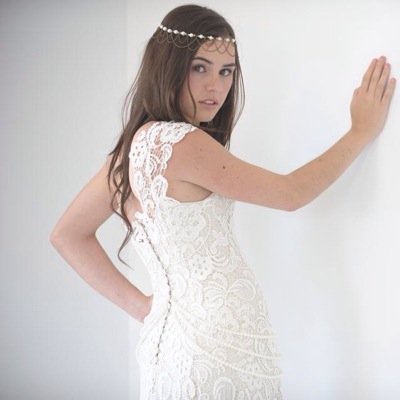 Creación, diseño y confección de vestidos de Novias y Madrinas a medida.