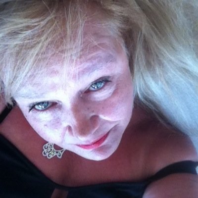 mombomb1010's profile picture. 