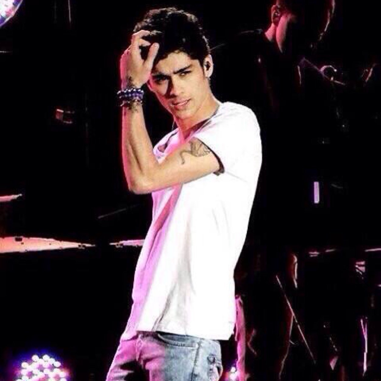 ❤️❤️Lets just say im only alive today cause of Zayn i love him i hope he notices me and one day i want to make him smile ❤️❤️