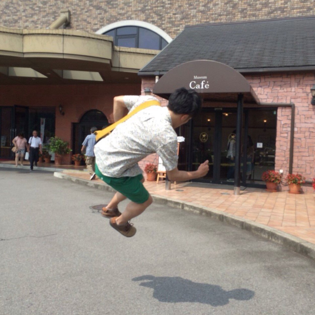 時代の波に乗っかりツィッター始めたボチボチ呟こうかな