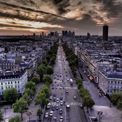 { أثقل كلمة في الميزان لا إله إلا الله (،) وأقل كلمة للشكر الحمد لله (،) وأستغفر الله هي الكلمة الجالبة للرزق بأنواعه} .