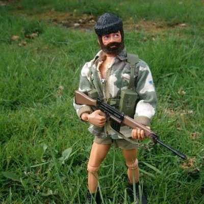 Far till tre döttrar, hemvärnsman, veteran, vandrare och aktieintresserad. Är för ett starkt försvar och NATO.