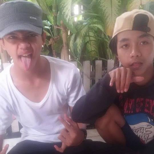 Di dalam cinta tiada yang benar dan tiada yang salah..
Tiada yang rugi dan tiada yang untung..
Semua terasa adil..
Itulah cinta..