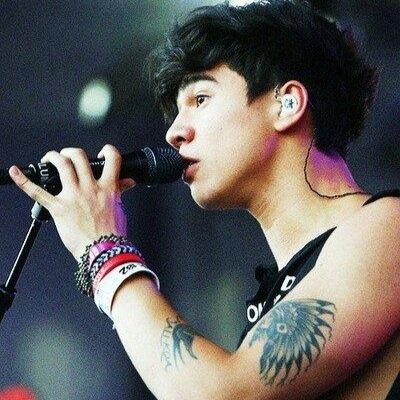 RT my tweets to help 5sos win MTV's hottest
Follow my personal if u wanna @stevee5sos