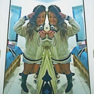 wpp: (54) 9937-2998.                                                                                      Júlia de Andrade