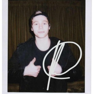 please follow @lukethepunk as she gave u this free follow !!! tweet her for a dm to luke !!!