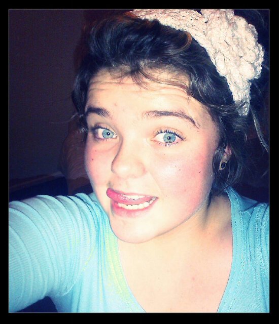 eer_bumz's profile picture. I'm a normal , down to earth girl I'm inlove with music (: