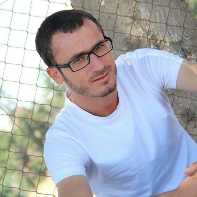 ان مات الابُ فدا وطنٍ ما احلى عيش الايتام ،