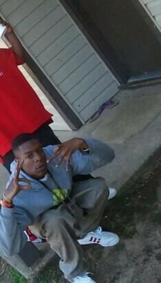 ion fuck with 2many bout money not talkn bout money fuk ya