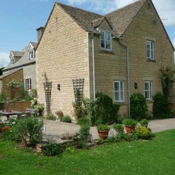 Whiteshoots Cottage Bed and Breakfast is found in the heart of the cotswolds, with affordable, comfortable and friendly accommodation.