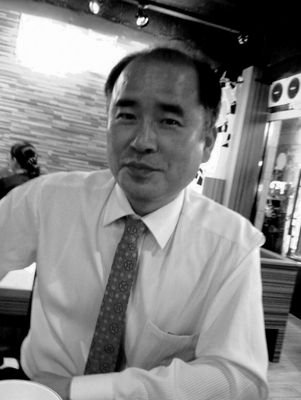 wooilmoon's profile picture. 출판회사 유리창 대표. 출판기획자. 대중과 함께 읽을 수 있는 인문서가 있다고 믿는다. 아니 교양서라고 말하는 게 솔직하겠다. 그러다 계몽서 될라. 그건 아니다. 어려운 얘기 쉽게 써서 전달하자는 거다.