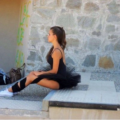 Sono carlotta,ho 15 anni amo la danza e gli amici ❤️ Please follow me❤️
