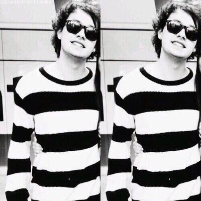 THIS IS A SPAM PAGE FOR @timelessirwin HELP HER GET A CALUM FOLLOW??? SHE WILL FOREVER BE GREATFUL. RT THE LINK OR UNFOLLOW.