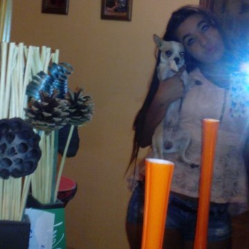 nunca dejes de sonreír porque no sabes quien se puede enamorar de tu sonrisa((: