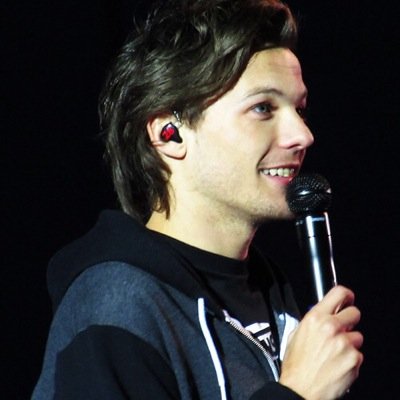 *whispers* louis is a twink