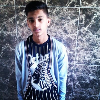 car guy,love music - mainly rap,love food,am also a tagger and my bbm pin is 7A3E1D9C _ mind=blown :O .