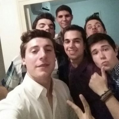 Estudiante de Ingeniería Electrónica en Zaragoza. Fiestero de corazón,fan de breaking bad, peaky blinders ... Alfareño. Powerlifting. Miembro de @elcierrealf