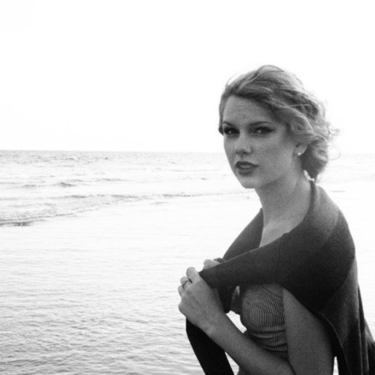 Taylor Swift is mah bae yet I live without her knowing my existence i mean what even