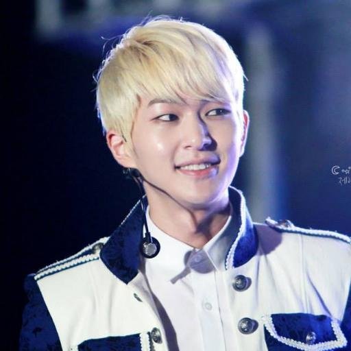 parodi leader SHINee - 1 dari sekian banyak idiot yg beterbaran di dunia - sekian trmksh be friends ye -