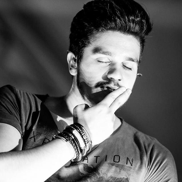 ''Meus fãs,meu tudo!'' -Luan Santana,Como as estrelas são do céu,o meu amor é teu Luan Rafael @luansantana seguii :x