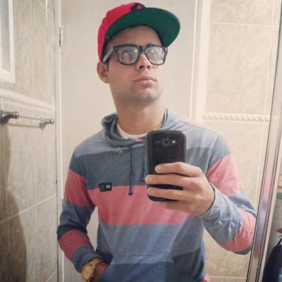 Comecei a me livrar de tudo que não fosse saudável. Pessoas, tarefas, tudo e qualquer coisa que me pusesse deixar para baixo. chamei isso de amor próprio!!