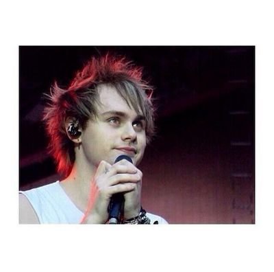 free follow from @hemmingsfoodle :) go follow her or uNFOLLOWED
#vote5sos