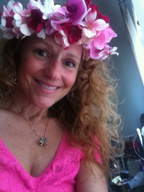 Philadelphia-based makeup & hair artist. Bringing my world of makeup and hair together with my passion for tea parties. Pink is Perfect!