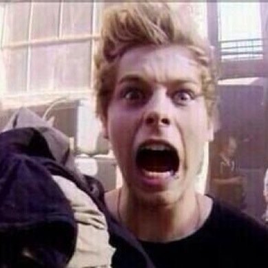[on[off] tweet limit///main account @suppressluke///following people cause fun///have a great voting day