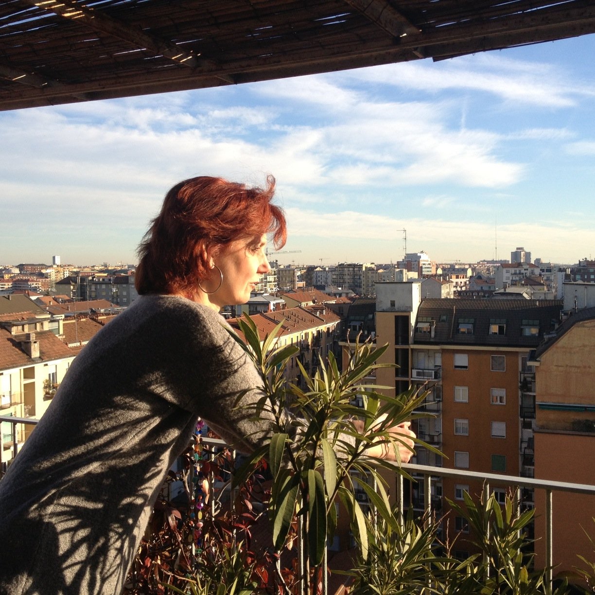 Copywriter, blogger, social media manager. Scopro e creo contenuti. Mi piacciono le parole, il mare e le città.