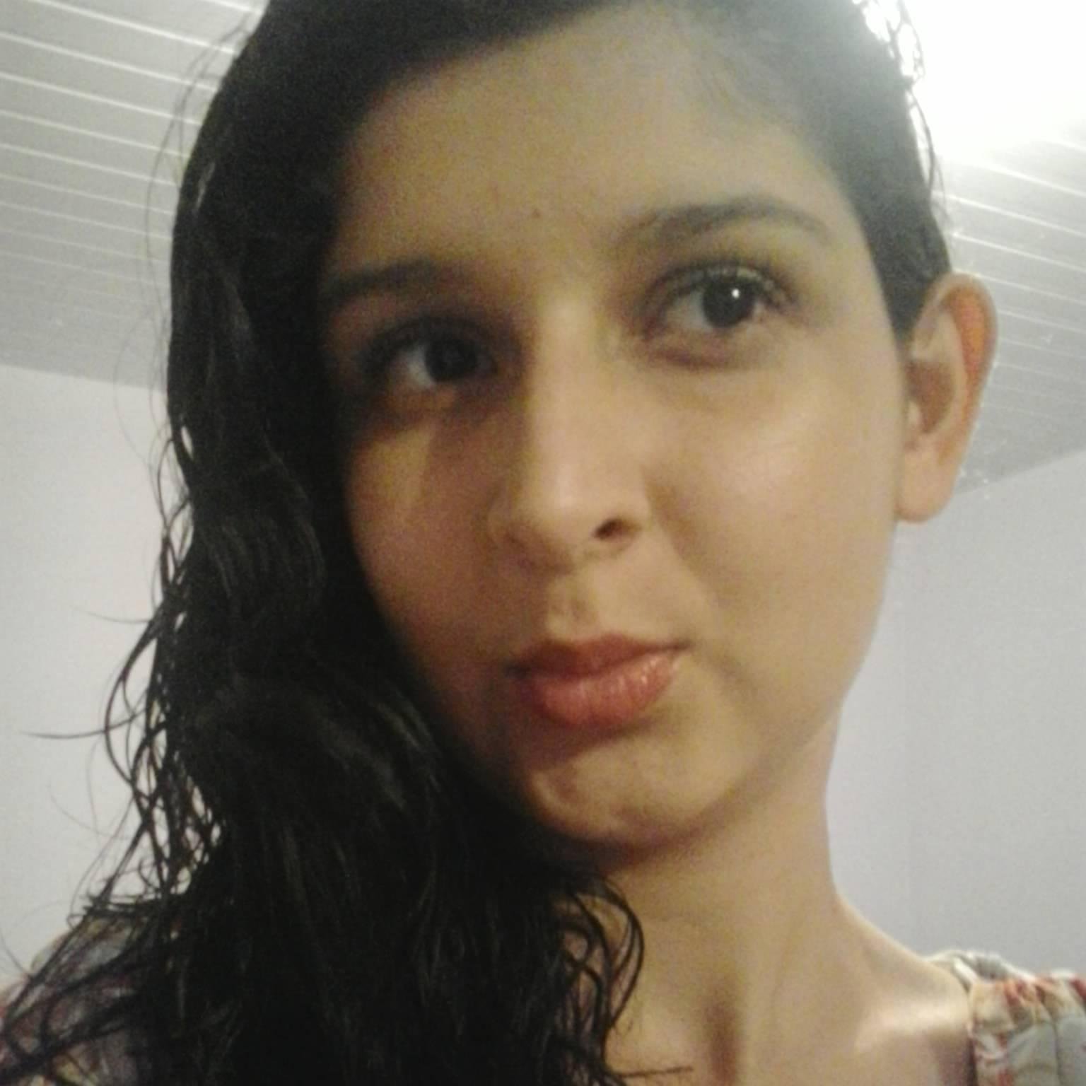 gosto de matematica,sou divertida,adoro amizades novas,sou dedicada,nao desisto de meus objetivos