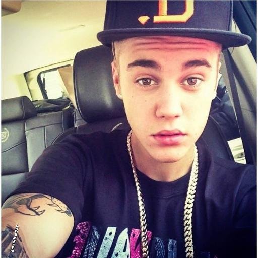 Nós poderemos fugir, andar por aí de mãos dadas, ninguém vai se importar, ninguém precisa saber. O que eu tenho é pouco, mas o que eu tenho é seu. @justinbieber
