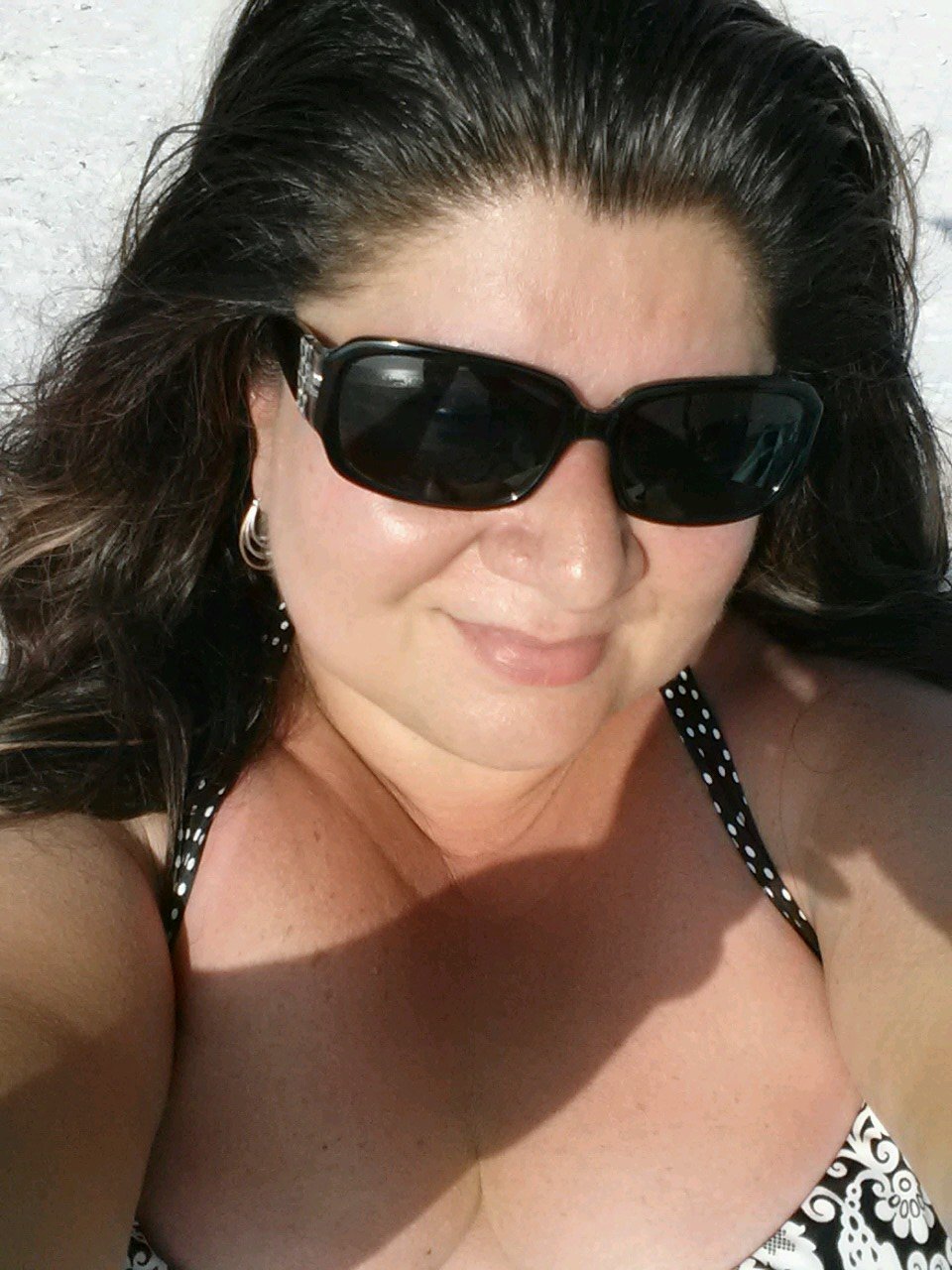 claudia2353's profile picture. Loving life with my 2 girls... looking for friendship.... & NO DRAMA! love reading, listening to music and having a great time!