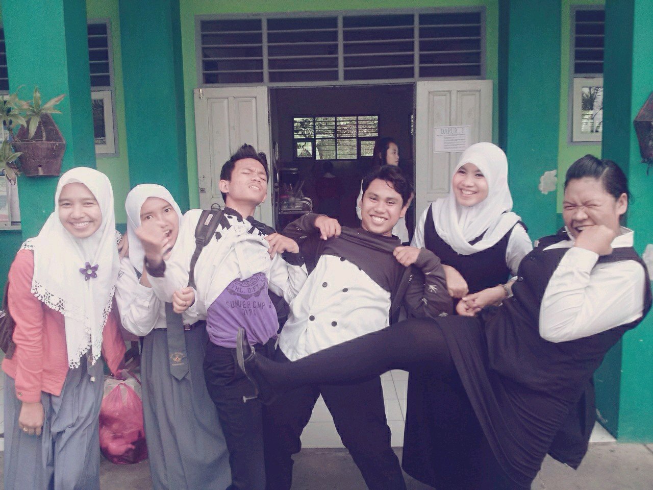 Nrlaili's profile picture. Loser ~