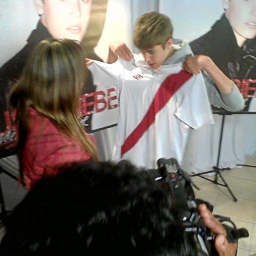 @justinbieber
 17.10.11