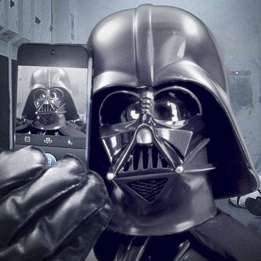 Venha para o Lado Negro. Nós temos cookies. Conta de humor. Não associada à Disney / Lucas Film.