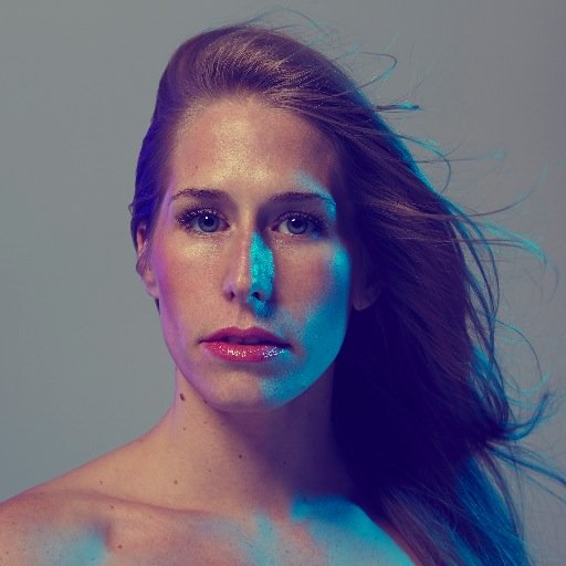 Loren Crabbe is a contemporary mixed media artist and body sculptor