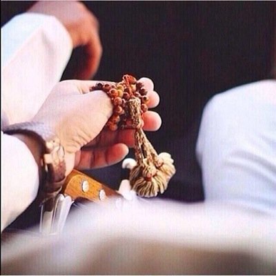 تعآل وآشبعني عتآب ومشآريه خل آلخلآيق من عتآبكـ تهول آظلم تمآدآ وآرجع آن قلت لكـ ليه لكن دخيلكـ صدتكـ لآ تطول