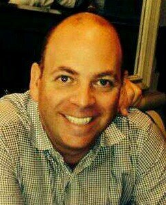 Born in London. Spurs fan. Been in the USA for 20+ years. Owner of Oster Jewelers. Specialize in luxury timepieces. Co-host of Keeping Time Podcast.