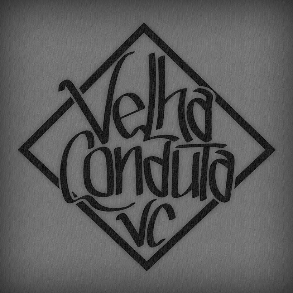 Banda de Rock and Roll das grotas. Faltamos às aulas de regras e papas na língua mas não perdemos as de atitude e bebedeira.
