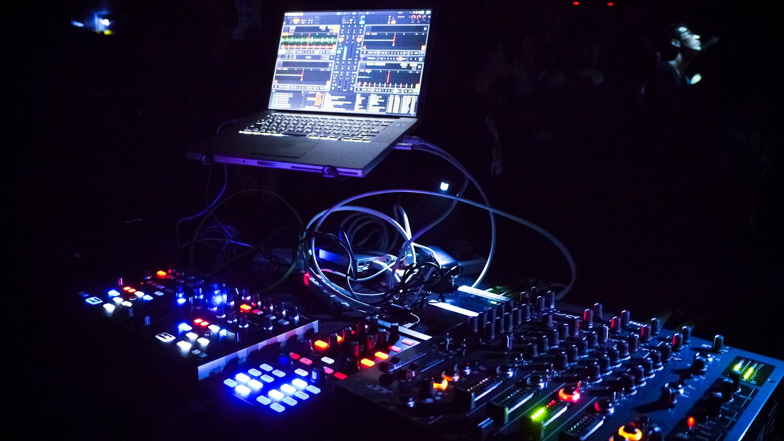 Helping to promote your music!      Send your beats/mixes/productions to mixxitupp@outlook.com