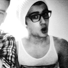 nunca pensei que ia ser otária virei directioner fui otária / 07.05.14