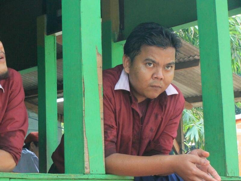 Bersyukur dan berdamai dengan apa yang ada sambil mencari jalan menembus aral dan menjemput asa !!