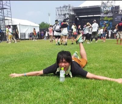 バンド、ラグビー、野球、たまにモンハン。福岡生まれ福岡育ち。毒あります。
