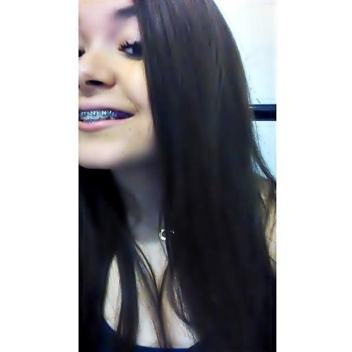 • '. ∿ 15  Anos, #Boba, Ciumenta, #Tímida , Dramatica, Idiota e pra alguns Fofa ... , #Twitteira,, Quer Saber Mais #FollowMe, Mor: ?     *-*