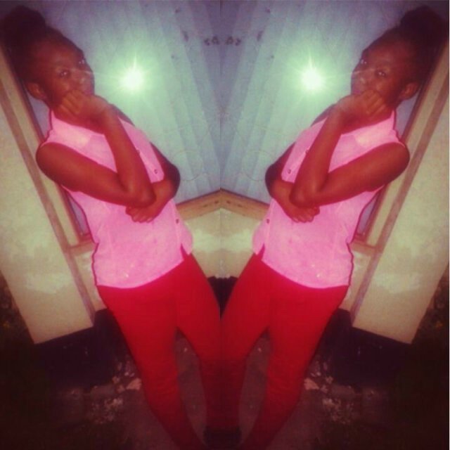 W'app 7100560 w// je naam.......ben nii rijk en ook nii arm but me ouders hebbn 't gewoon!!!xByee!!!xX