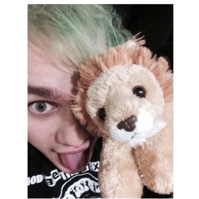 Hi my name is amy amd i love 5SOS so so so much ❤️. My fav is michael❤️. Fav songs: she looks so perfect and vodoo doll....