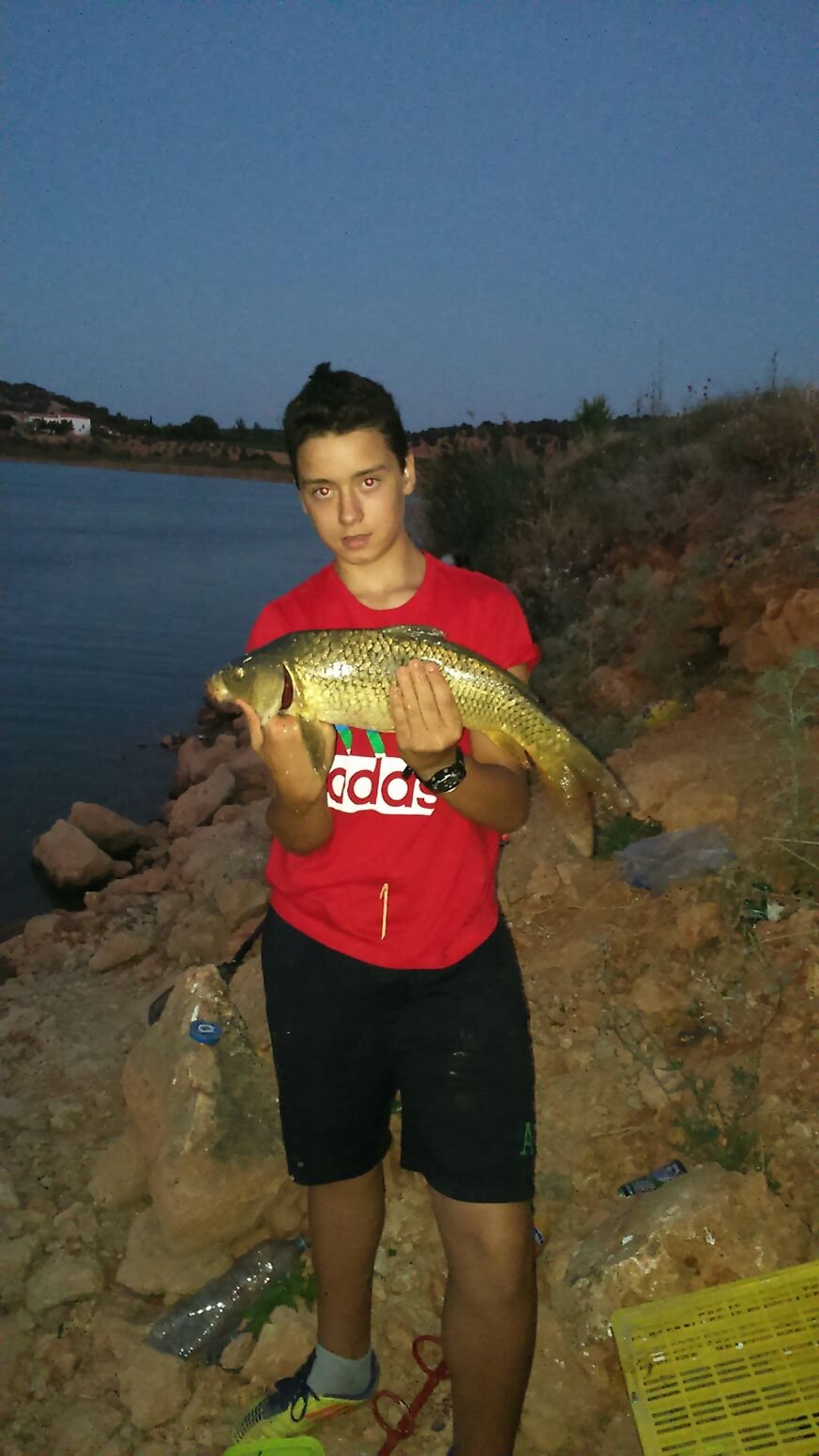 fanatico y loco x el futbol, aficionado al tenis, padel, y a la pesca ;))