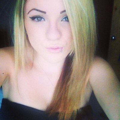 pariissss's profile picture. Follow me & I will follow back :-).